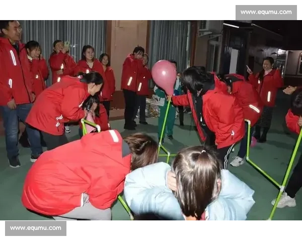 感恩节主题比赛：团结合作展现创意与感恩精神的盛会