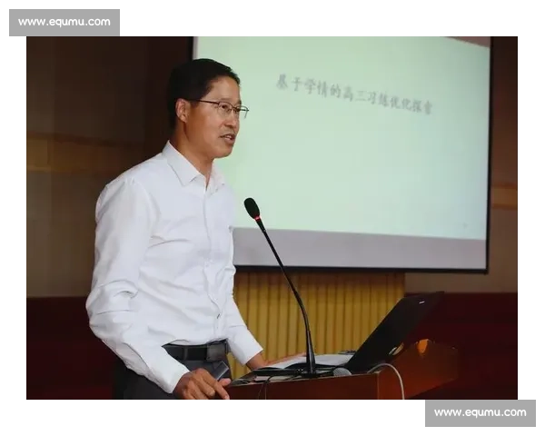 拔河比赛中的锚人角色与团队协作的关键作用分析 拔河比赛中的锚人角色与团队协作的关键作用分析